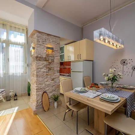 Апартаменты Next To Amphitheatre