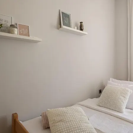 Next To Amphitheatre プーラ