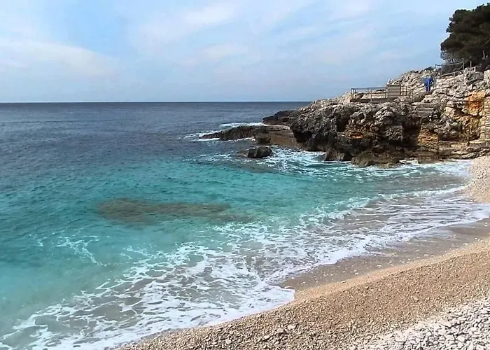 Next To Amphitheatre Daire *