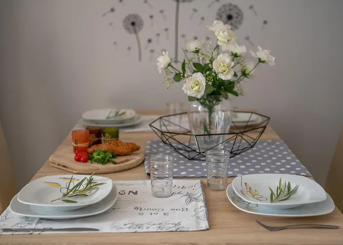 Next To Amphitheatre プーラ