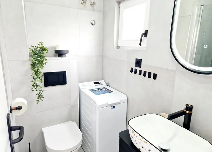 Next To Amphitheatre Daire *